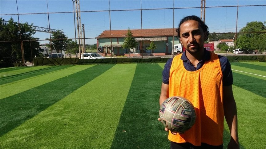 Çanakkale’de yaşayan Afganistanlı genç futbol hakemi mesleğini Türkiye’de sürdürmek istiyor