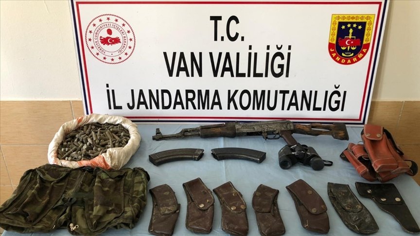 Van’da PKK’lı teröristlere yönelik operasyonda silah ve mühimmat ele geçirildi