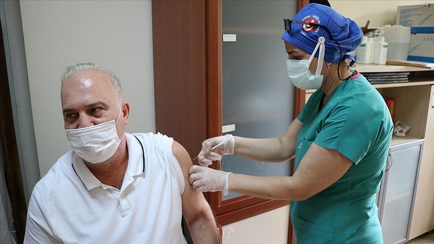 Kovid-19’la mücadele kapsamında uygulanan aşı miktarı 27 milyon 618 bin 359’a ulaştı
