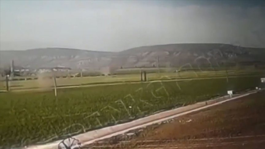 Afrin’de PKK/YPG’li teröristler tarafından atılan roketlerle 2 kişi yaralandı, 1 çocuk hayatını kaybetti