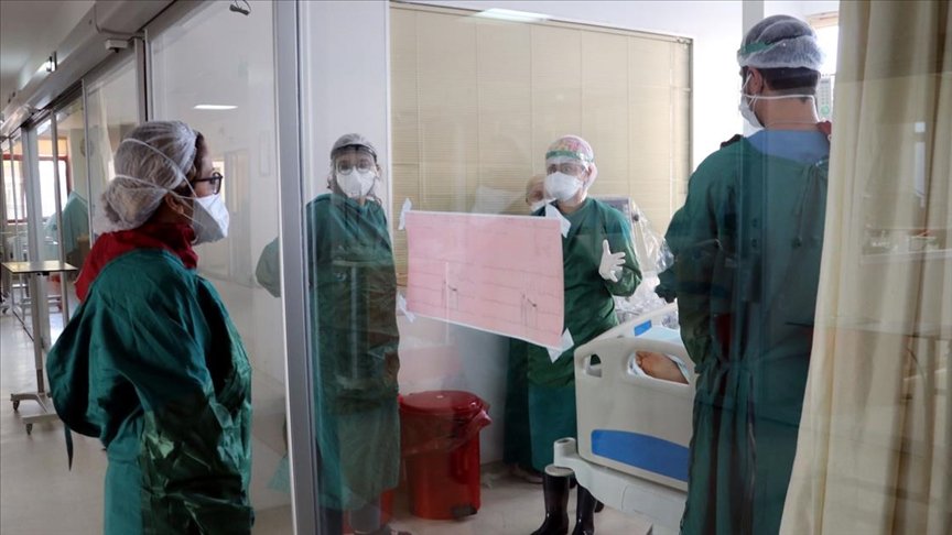 Türkiye’de son 24 saatte 11 bin 553 kişinin testi pozitif çıktı