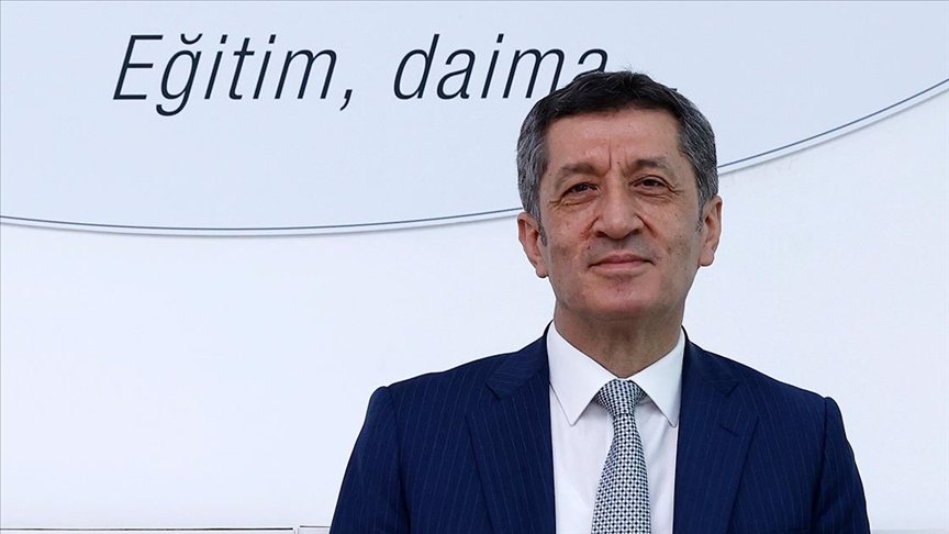 Bakan Selçuk gençleri saat 19.19’da İstiklal Marşı okumaya davet etti