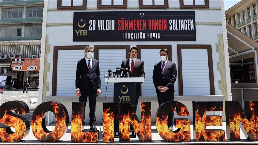 YTB Başkanı Eren, Solingen’deki ırkçı saldırının kurbanlarını andı