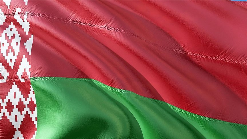 Belarus’ta bomba ihbarıyla indirilen uçaktaki ‘aranan gazeteci’ gözaltına alındı