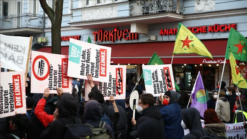 Almanya’da 1 Mayıs gösterilerinde polis ile göstericiler arasında çatışma çıktı