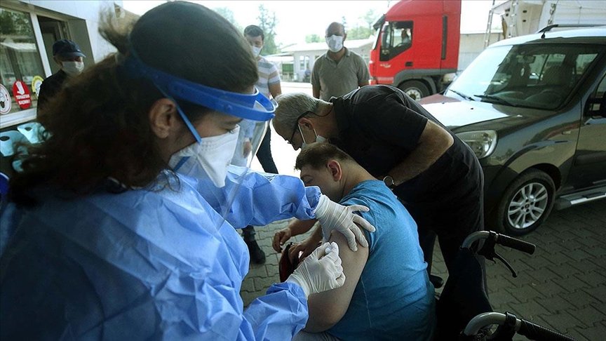 Kovid-19’la mücadele kapsamında uygulanan aşı miktarı 28 milyon 673 bin 272 doz oldu