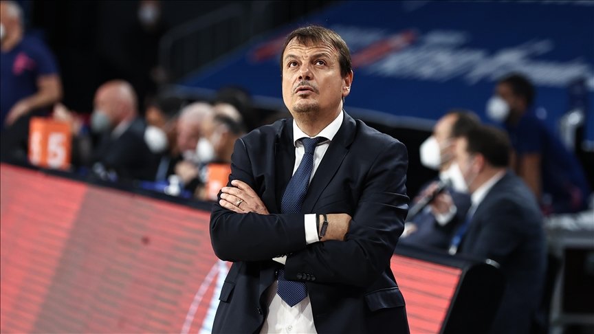 Ergin Ataman, Avrupa’da başka bir kulüp için Anadolu Efes’ten ayrılmayı düşünmüyor