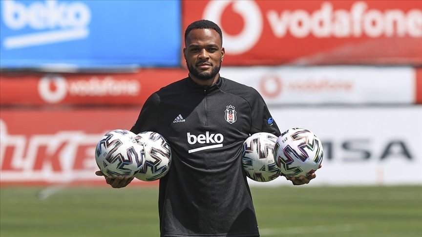 Cyle Larin Galatasaray derbisini kazanacaklarına inanıyor
