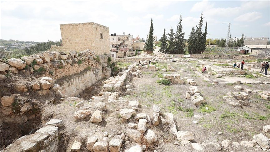 Filistin’deki Roma dönemine ait El-Murak Sarayı Yahudi yerleşimcilerin ihlallerine maruz kalıyor