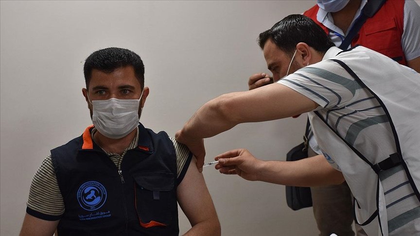 Suriye’nin kuzeyinde Kovid-19’a karşı aşılama başladı