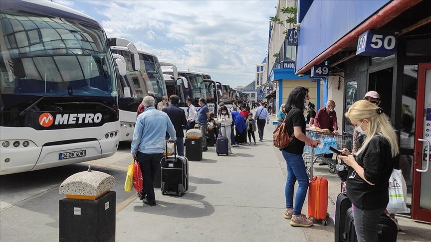 ‘Kademeli normalleşme’nin ikinci gününde de otogarda hareketlilik yaşanıyor