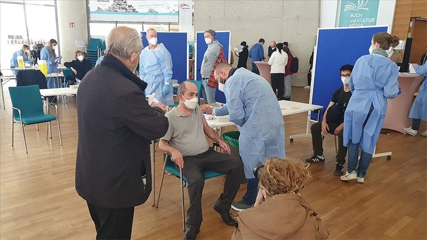 Almanya’da DİTİB Köln Merkez Camisinde Kovid-19’a karşı 1450 kişi aşılandı