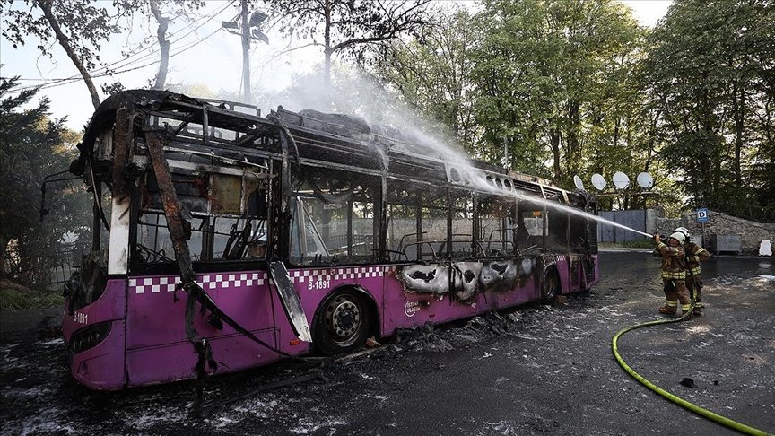 Sarıyer’de park halindeki otobüste yangın
