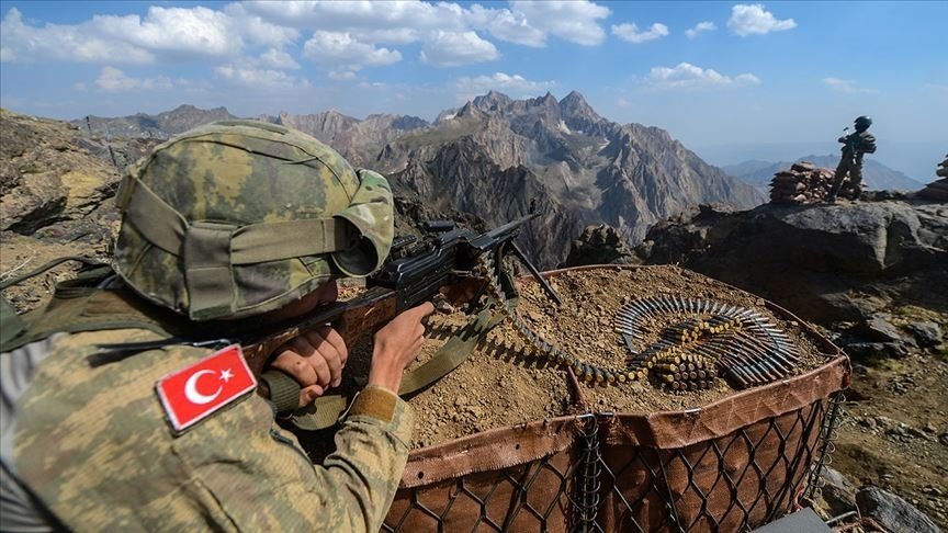 Terör örgütü PKK’dan kaçan iki terörist güvenlik güçlerine teslim oldu