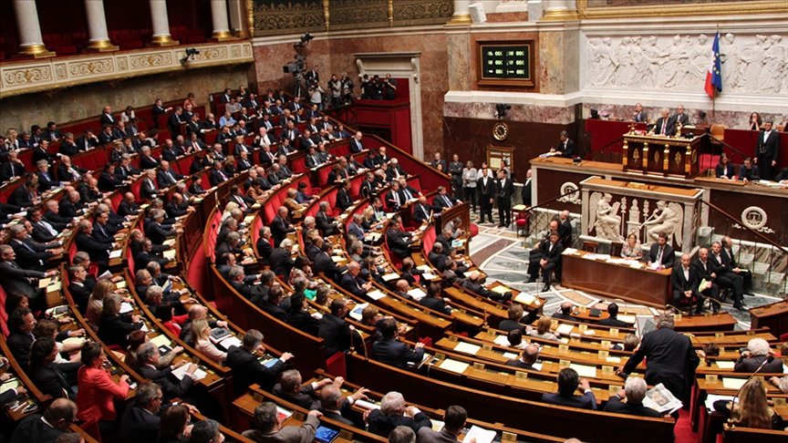 Fransa’da 16 emekli generalin Meclisteki siyasi gruplara ‘iç savaş’ uyarısı yaptığı ortaya çıktı