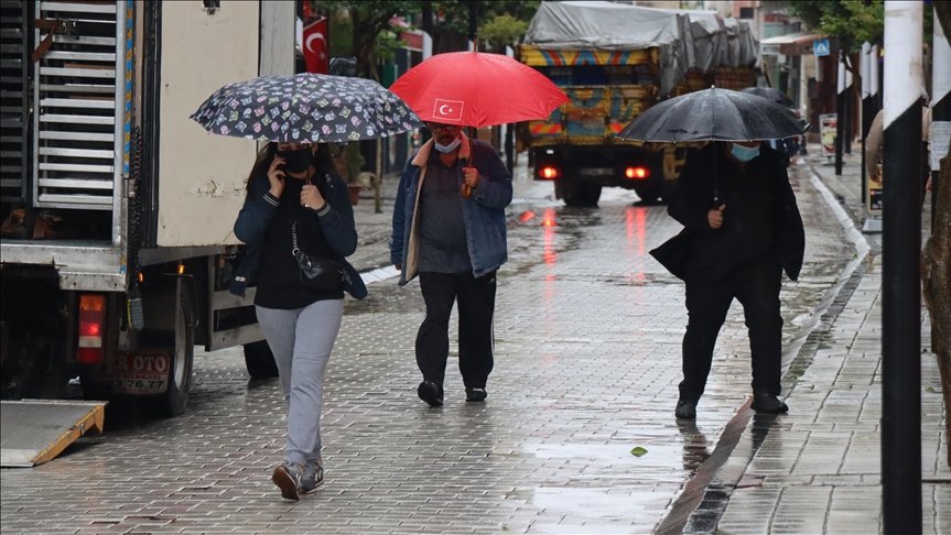 Yurdun iç kesimlerinde yarın sağanak bekleniyor