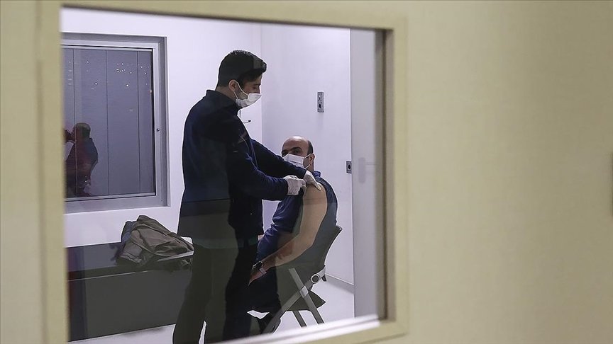 Kovid-19’la mücadele kapsamında uygulanan aşı miktarı 28 milyon 387 bin 402 doz oldu