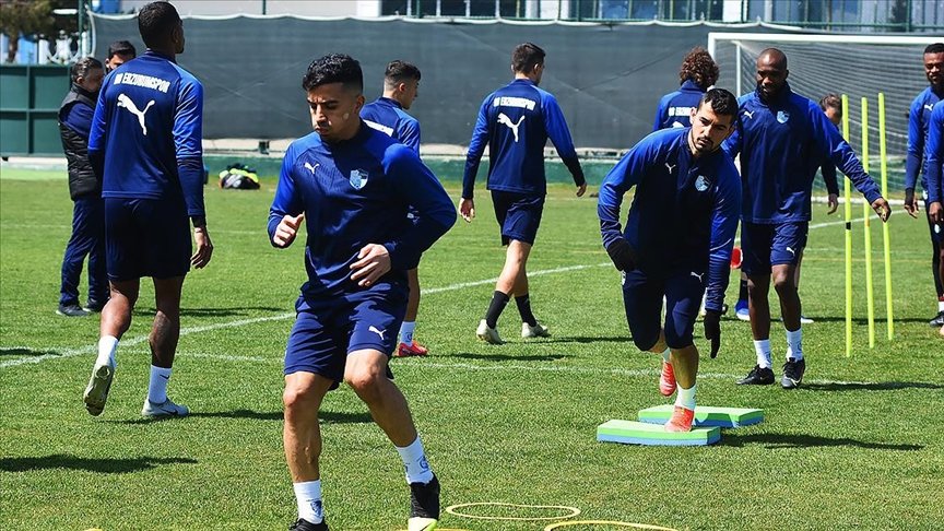 İkinci kez Süper Lig’e tutunamayan Büyükşehir Belediye Erzurumspor’a teknik direktör dayanmadı