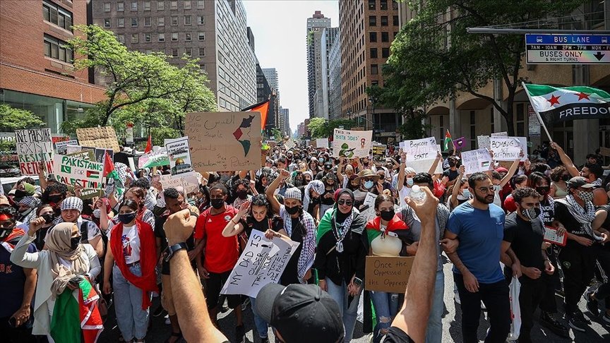New York’taki İsrail Başkonsolosluğu önünde Filistin’e destek gösterisi