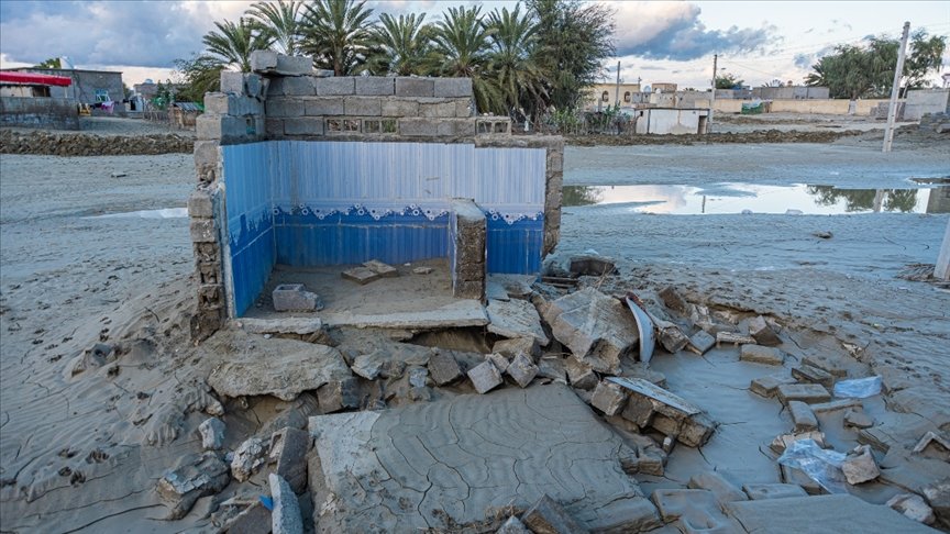 İran’ın çeşitli bölgelerinde sel sonucu 10 kişi öldü