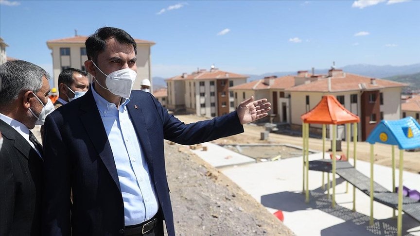 Bakan Kurum, Elazığ’da deprem konutlarında incelemelerde bulundu: 8 bin konutu vatandaşlarımıza teslim ettik