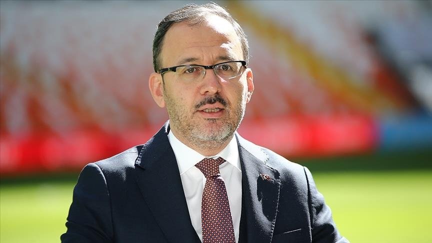 Bakan Kasapoğlu, İstanbul’daki UEFA Şampiyonlar Ligi finalinin seyircili oynanabileceğini belirtti