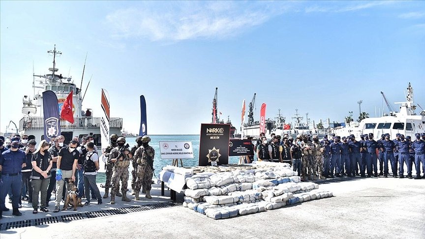 Suriye açıklarındaki uluslararası sularda gerçekleştirilen ‘Onur Operasyonu’nda 1,5 ton esrar yakalandı