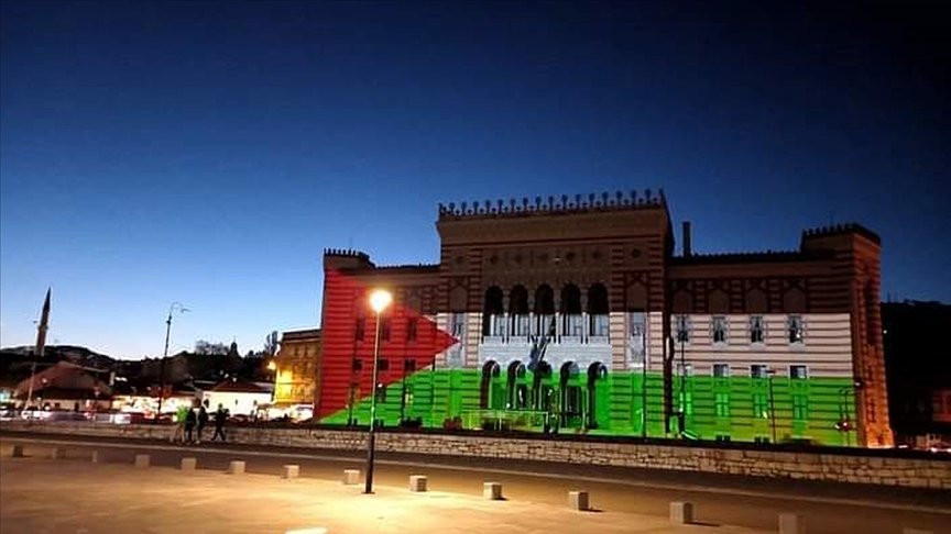 Saraybosna’nın sembollerinden Vijecnica Kütüphanesi’ne Filistin bayrağı yansıtıldı