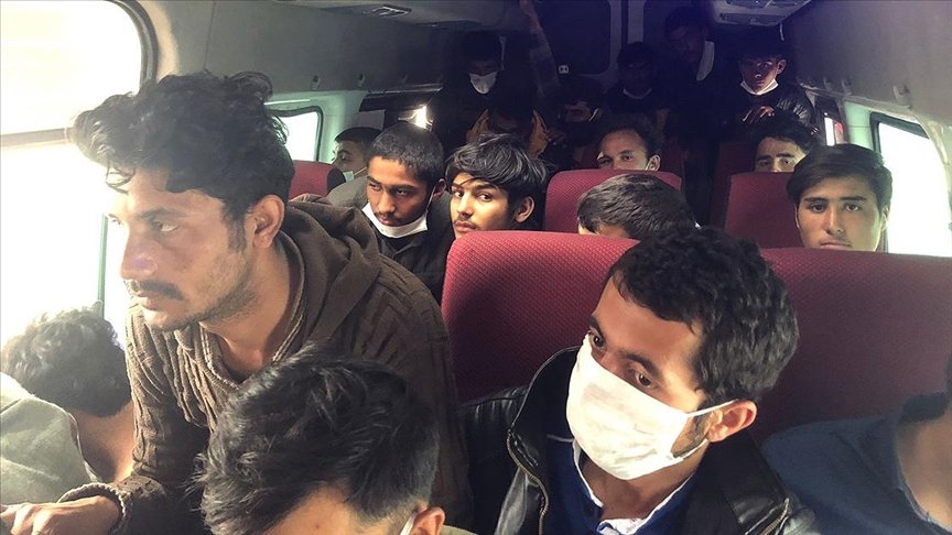 Ankara’da durdurulan üç minibüsten 36 düzensiz göçmen çıktı