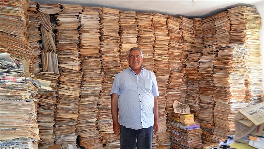 Muş’ta yaşayan Nazım Uzunboylu 53 yıldır okuduğu gazeteleri arşivliyor