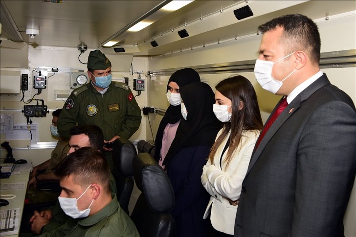 Gaziantepli Ayşegül’ün İHA ve SİHA’ları yakından görme hayali gerçek oldu