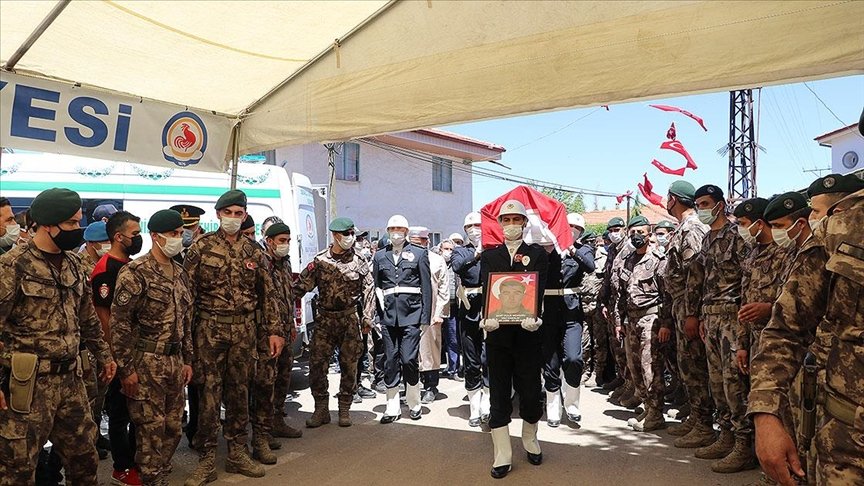 Şehit özel harekat polisi Veli Kabalay’ın naaşı Denizli’de toprağa verildi