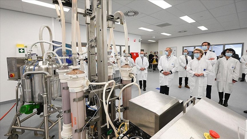 AB’den BioNTech-Pfizer ile 1,8 milyar dozluk aşı sözleşmesine onay