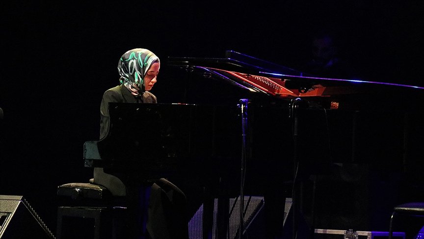 Büşra Kayıkçı’nın tekli albümü Deutsche Grammophon etiketiyle müzikseverlerle buluştu
