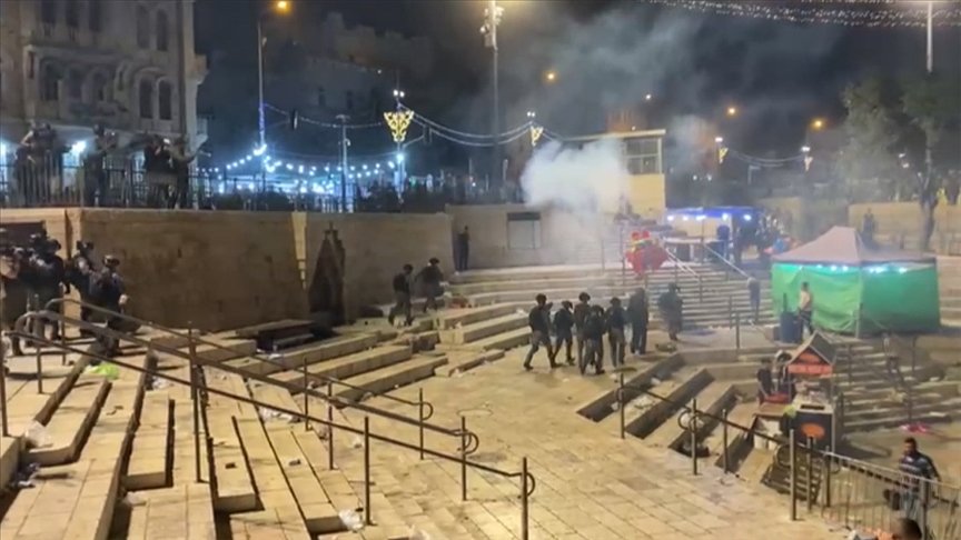 İsrail polisi Doğu Kudüs’ün Şam Kapısı’nda Filistinlilere müdahale etti