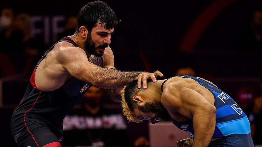 Milli güreşçi Fatih Cengiz, Tokyo Olimpiyatları Dünya Elemeleri’nde yarı finale yükseldi