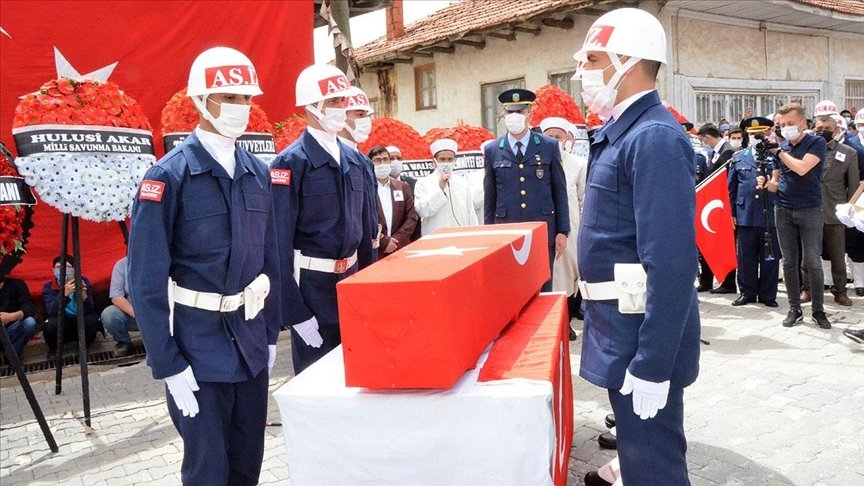 Pençe-Yıldırım Harekatı’nda şehit olan Uzman Çavuş Ahmet Asan son yolculuğuna uğurlandı