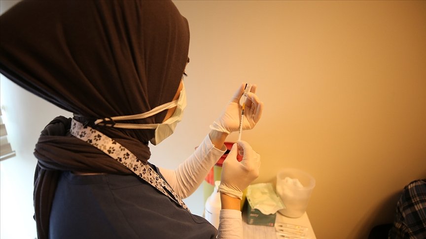 Kovid-19’la mücadele kapsamında uygulanan aşı miktarı 28 milyon 233 bin 774 doz oldu