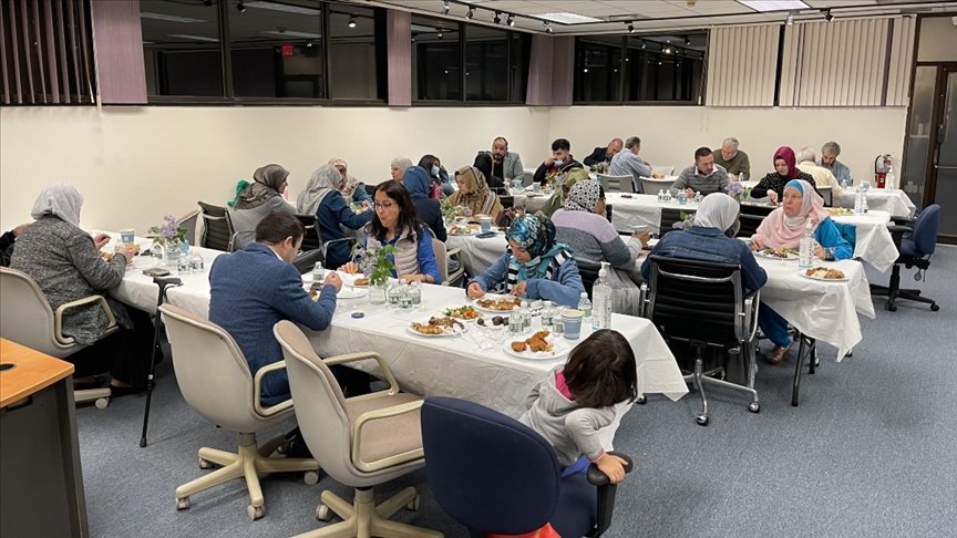 ABD’deki Maarif Okulu çalışanları iftarda buluştu