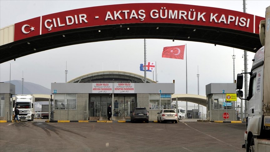 Ardahan’dan Gürcistan’a açılan sınır kapılarında 1 Haziran’dan itibaren siviller giriş çıkış yapabilecek