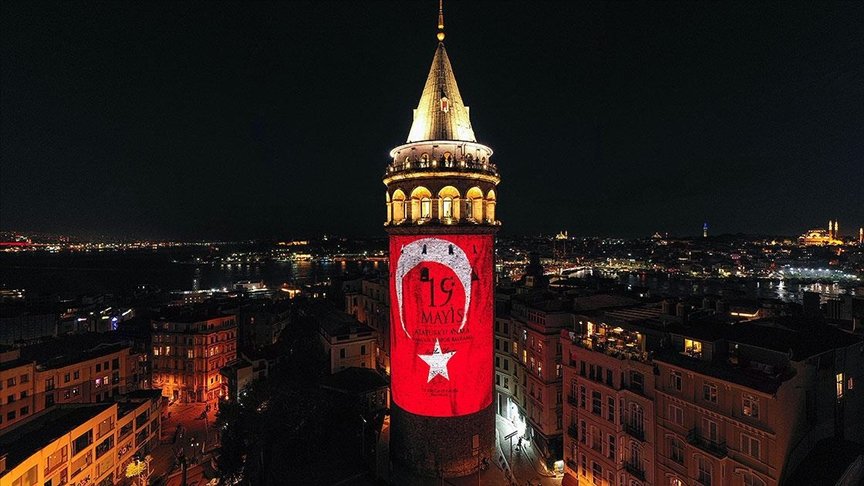 Galata Kulesi 19 Mayıs’a özel görsellerle ışıklandırıldı