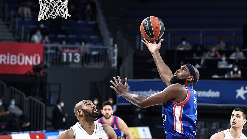 Anadolu Efes, Real Madrid’i 88-83 yenerek Dörtlü Final’e yükseldi