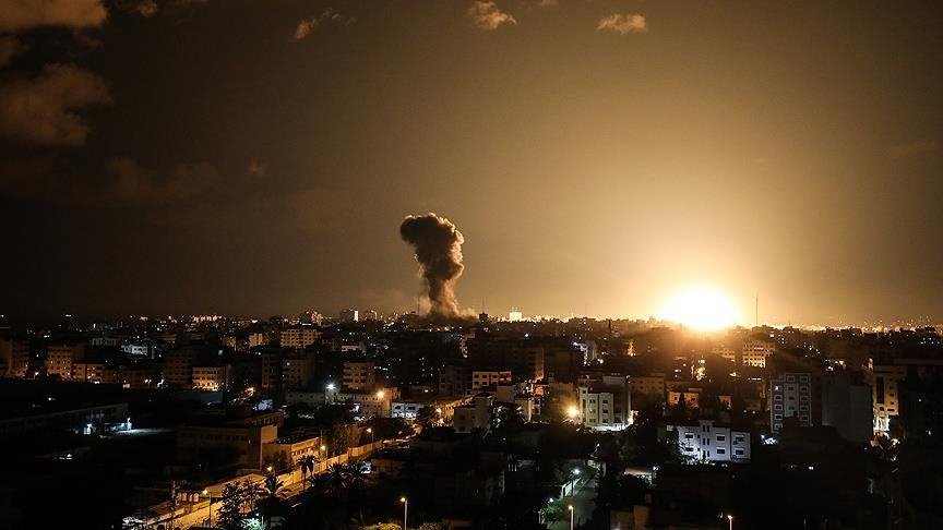 İsrail topçuları Gazze’de Hamas mevkilerini bombaladı