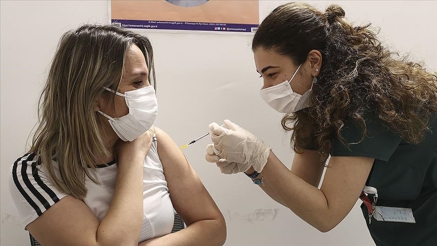Kovid-19’la mücadele kapsamında uygulanan aşı miktarı 28 milyon 825 bin 678’e ulaştı