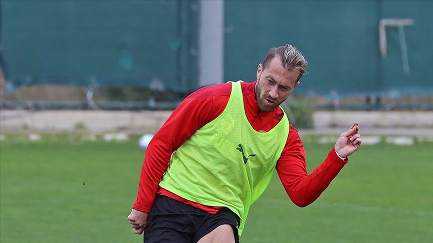 Göztepe’de kiralık sözleşmesi sona eren Peter Zulj taraftarlara veda etti
