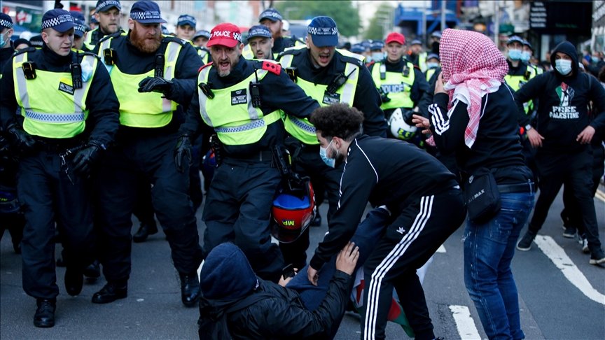 İngiltere’de Filistin’e destek için toplanan göstericilere polis müdahale etti