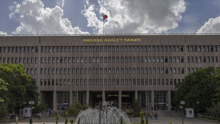 ABD’de yayımlanan Cumhurbaşkanı Erdoğan’a hakaret içeren ilanlara ilişkin FETÖ firarisi 2 şüpheli için fezleke düzenledi