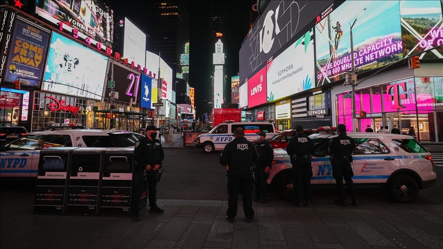 New York’ta Times Meydanı’ndaki silahlı saldırıda 4 yaşındaki çocukla bir kadın yaralandı
