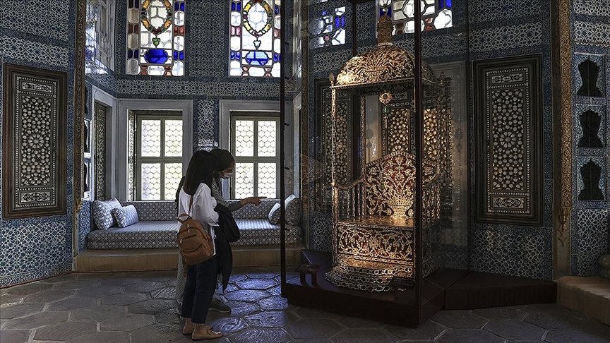 Padişahların bayram merasiminde kullandığı ‘Arife Tahtı’ Topkapı Sarayı’nda sergilenmeye başlandı