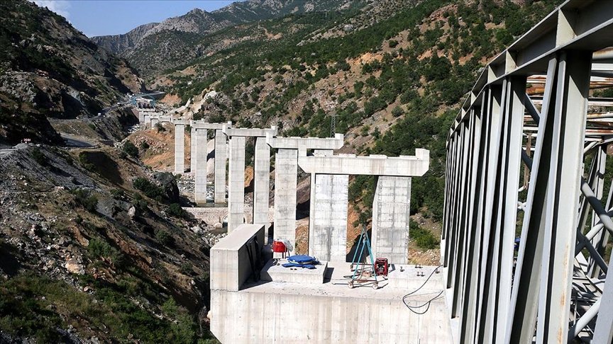 Doğu Anadolu Bölgesi’nin en uzun viyadüğünde çalışmalar sürüyor
